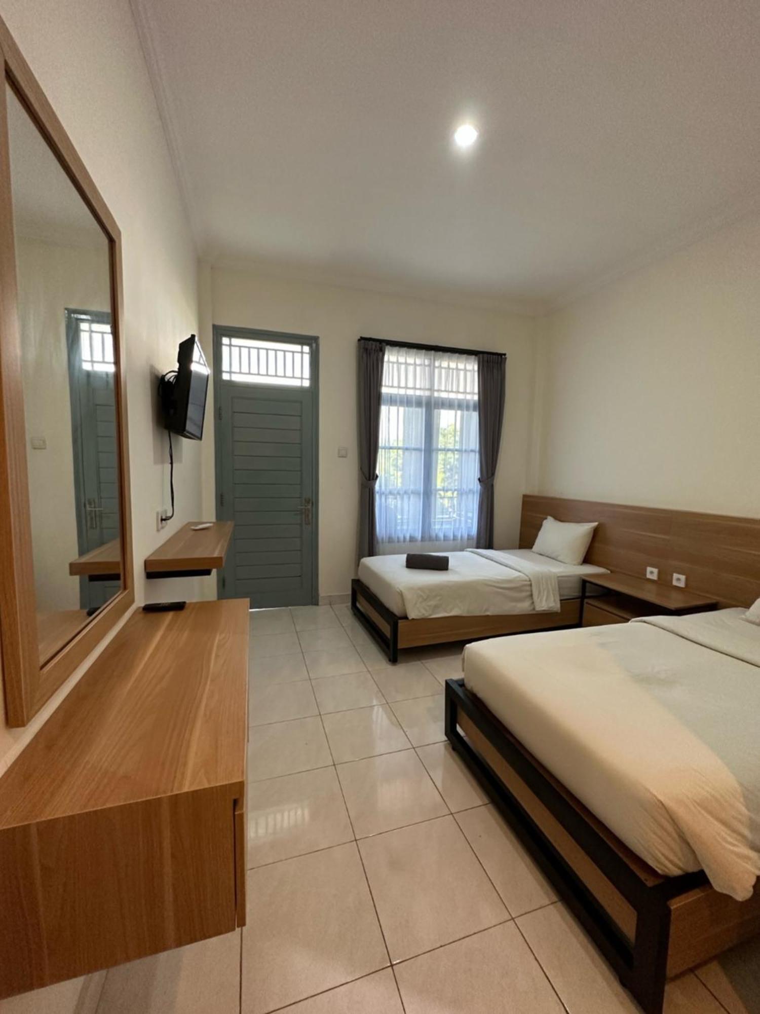 Wisma tamu Anyar 2*
