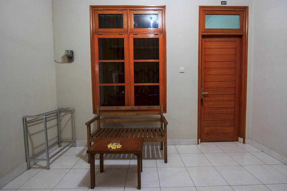 Anyar Wisma tamu 2*