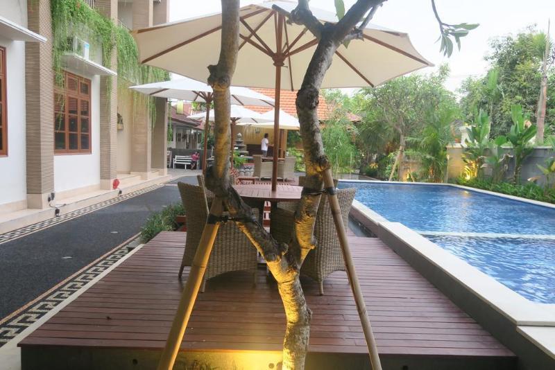 Wisma tamu Anyar 2*