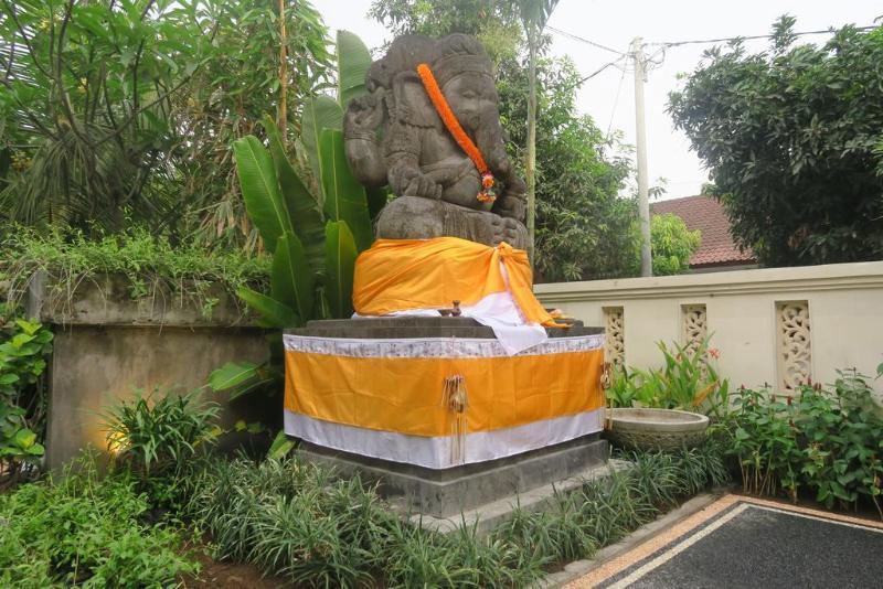 Anyar Wisma tamu 2*